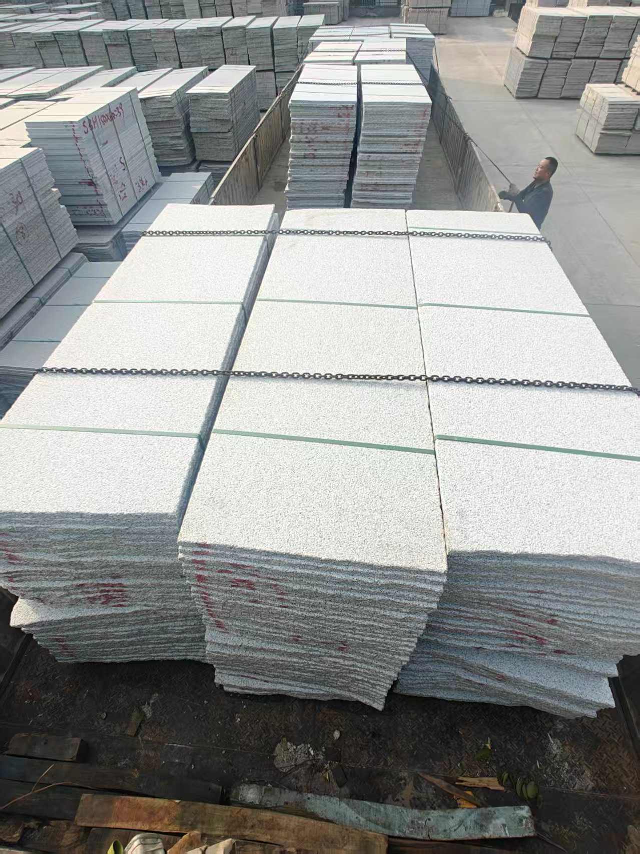 玉溪芝麻白毛板，石材毛板