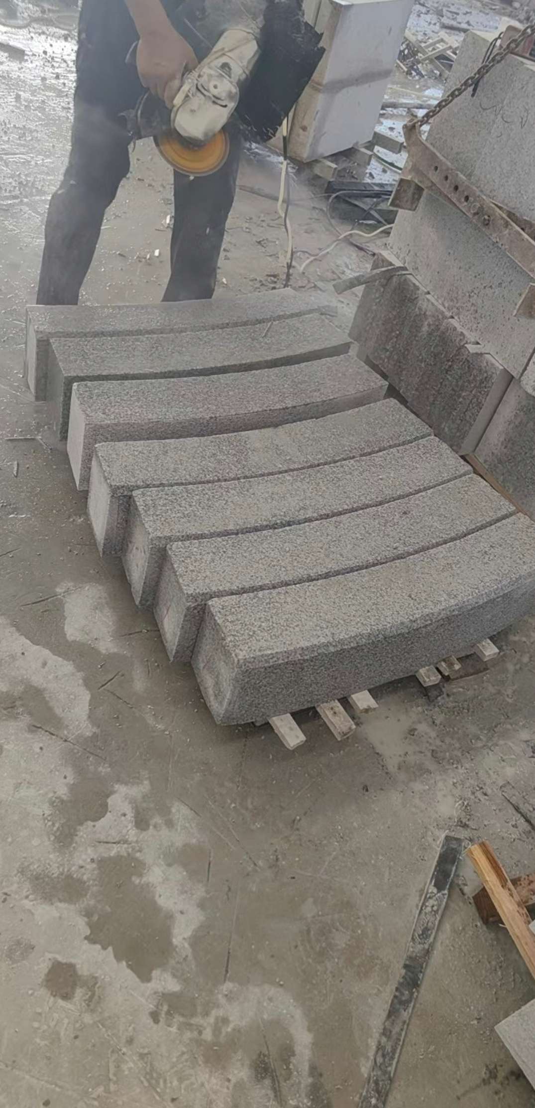 玉溪芝麻白弧形路牙石