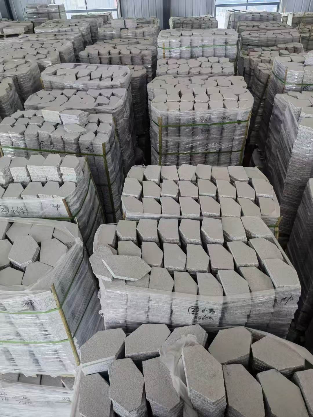 玉溪芝麻白石材冰裂纹，碎拼。
