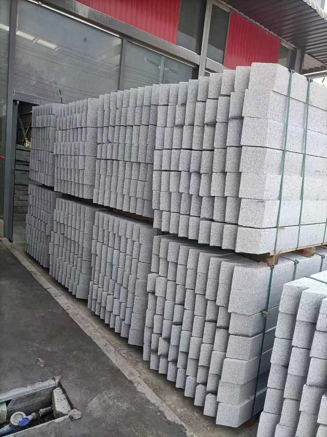玉溪芝麻白树围石 树池