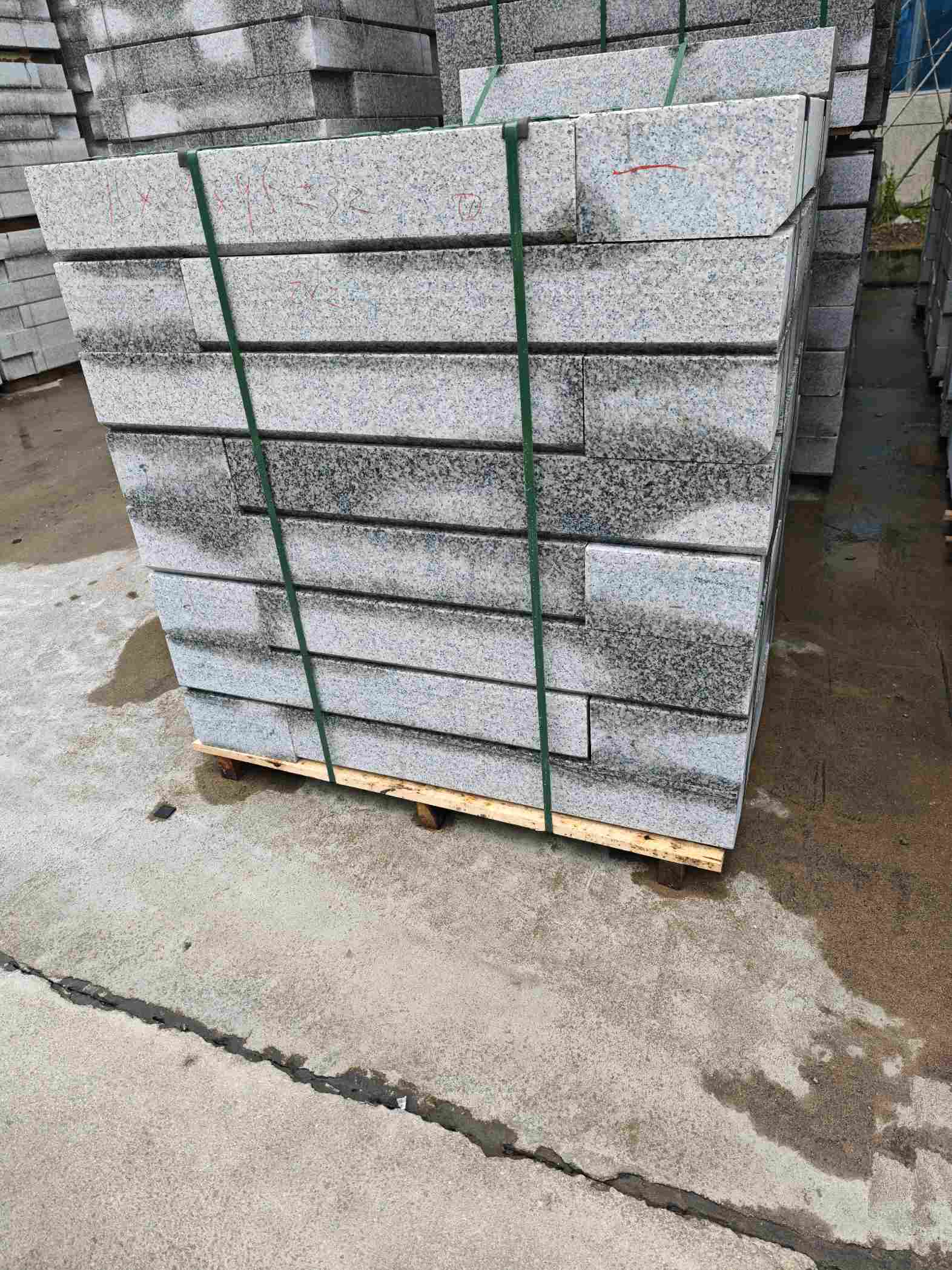 玉溪芙蓉白路牙石，马路牙子