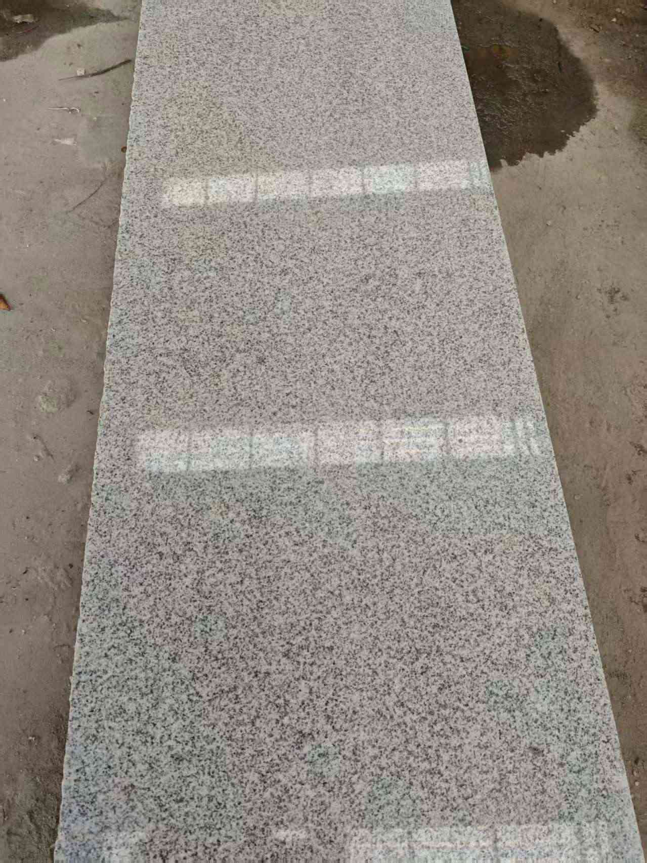 玉溪芝麻白光面毛板